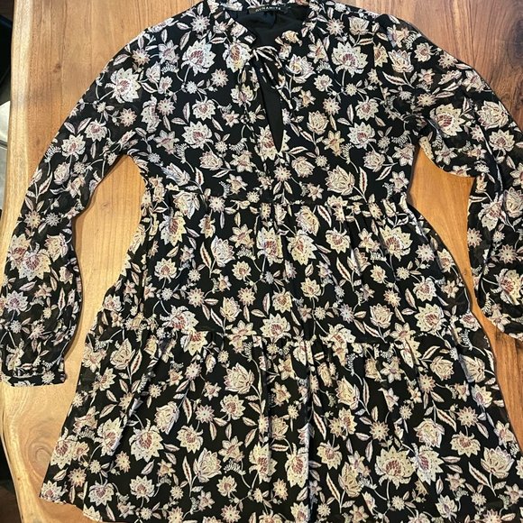 Dynamite Black Floral Dress - Picture 6 of 16